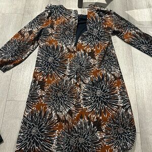 H&M half sleeve floral dress women’s size 2. Only wore a few times